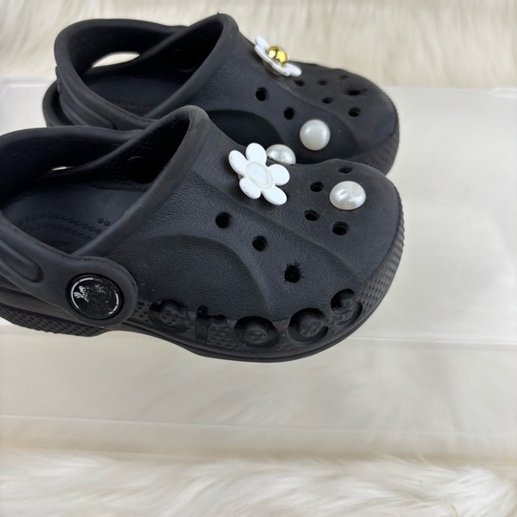 CROCS Black and White Water Shoes with Daisy Accents - Picture 5 of 9